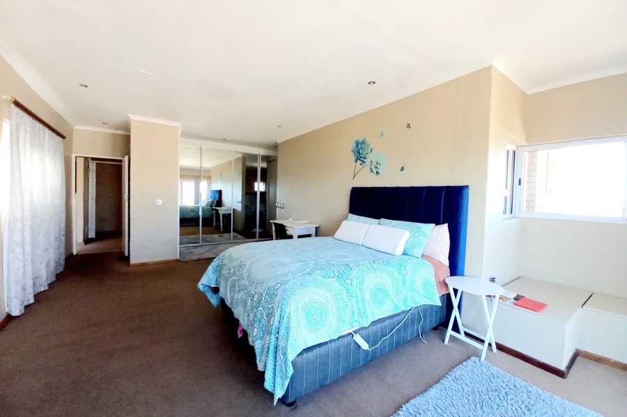 5 Bedroom Property for Sale in Bluewater Bay Western Cape